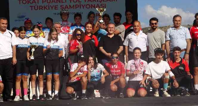 Bisiklet Yol Yarışları Türkiye Şampiyonası kupa töreni ile sona erdi