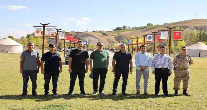Vali Çağatay, 1071 etkinlikleri öncesi Ahlat’ta incelemelerde bulundu