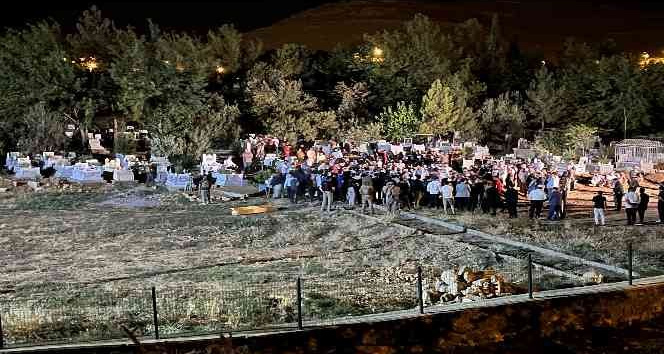 Bakan Soylu tır kazasında hayatını kaybedenlerin cenaze törenine katıldı