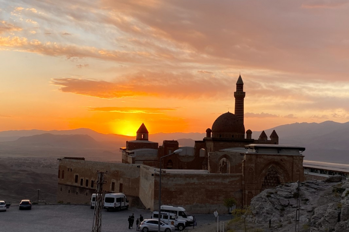 Tarihi sarayda eşsiz gün batımı