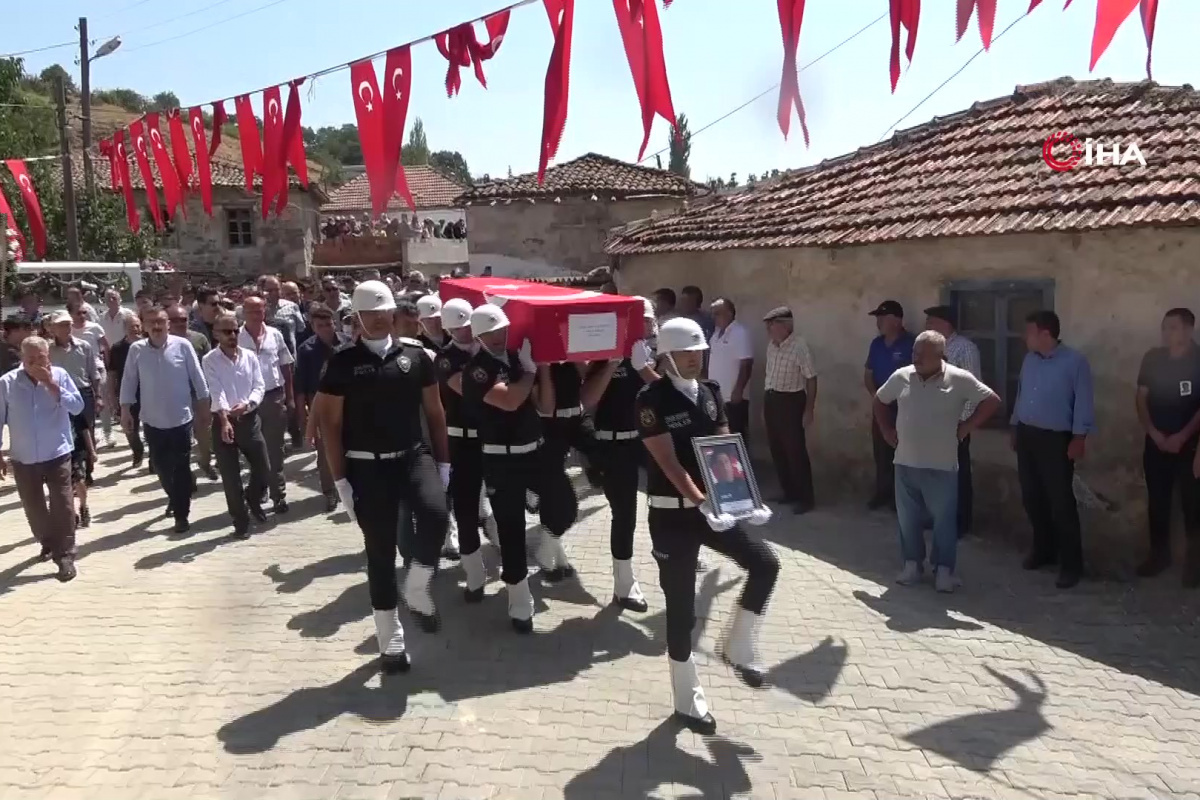 Mardin’deki kazada şehit olan polis Yahya Ergin Çanakkale&#039;de toprağa verildi