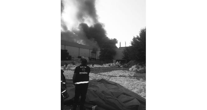 Uşak’ta iplik fabrikasında yangın