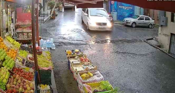 İstanbul’da dehşet anları kamerada: Yağmurdan kaçarken ölümden döndü