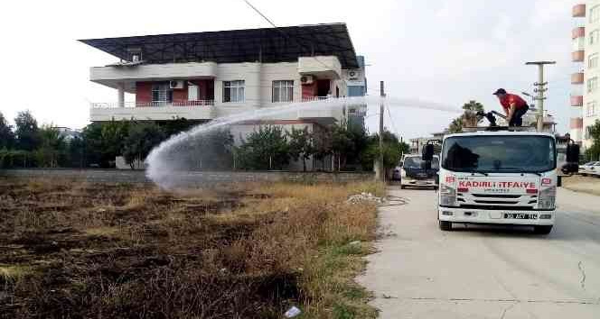 Mahalle arasındaki otluk alanda çıkan korkuttu