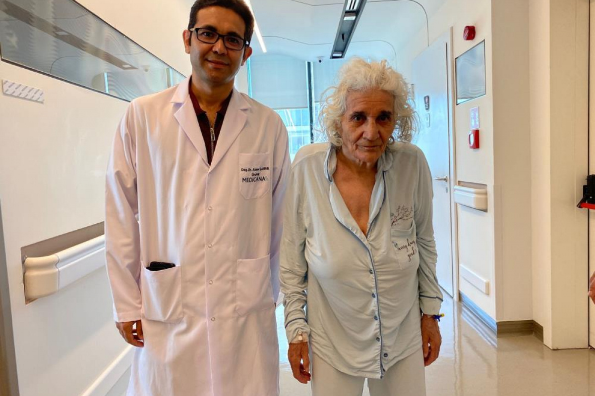 90 yaşında böbreğinden 8,5 santim kitle çıktı