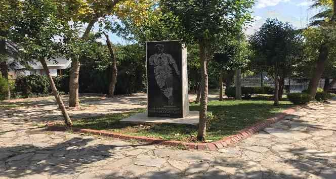 Fatih’teki Emre Belözoğlu parkı yenilendi