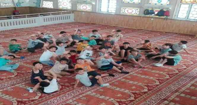 Çocuklar "Camide Bir Gün Projesinde" bir araya geldiler