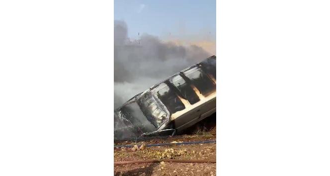 Siirt’te minibüs alev aldı, 2 kişi yanmaktan son anda kurtuldu