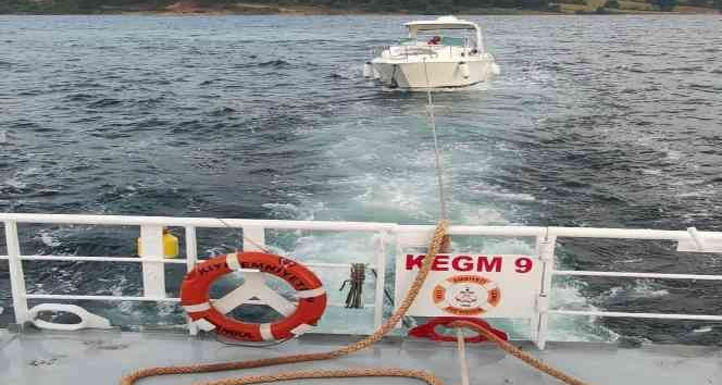 Çanakkale Boğazı’nda arızalanan tekne kurtarıldı