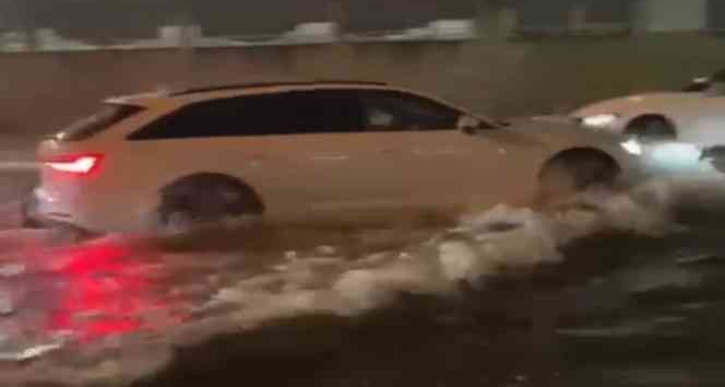 Edirne’de şiddetli yağmur, yollar nehir oldu aktı