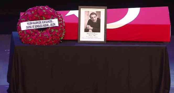 Ünlü oyuncu Civan Canova için Mecidiyeköy Büyük Sahne’de tören düzenlendi