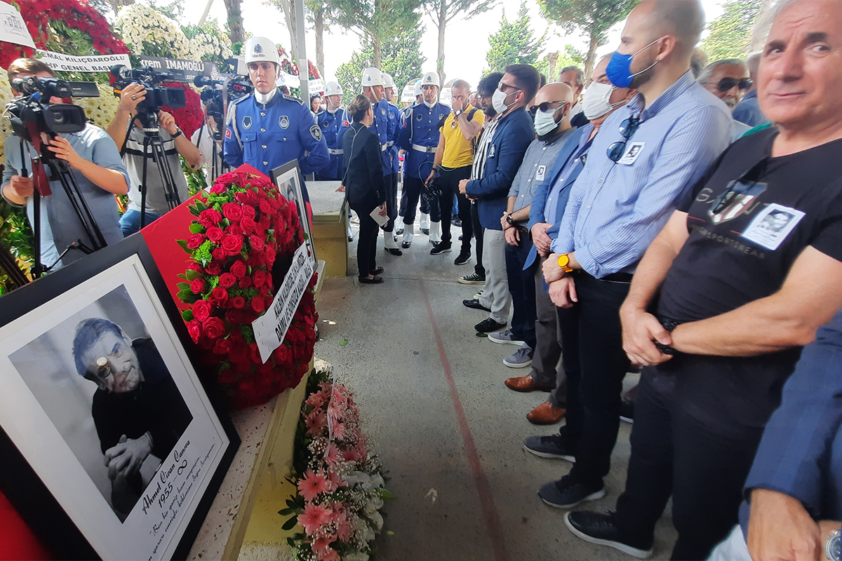 Usta oyuncu Civan Canova son yolculuğuna uğurlandı