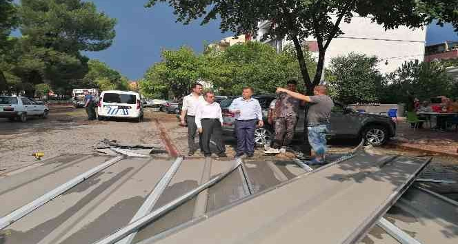 Çanakkale’de fırtına evin çatısını uçurdu