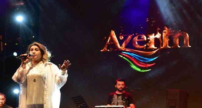 Sanatçı Azerin, Ahlatlılara unutulmaz bir gece yaşattı