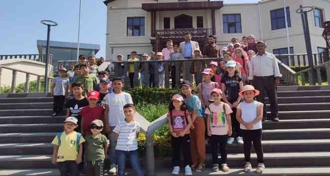 Karacaörenli çocuklar Adnan Menderes Demokrasi Müzesi’ni gezdi