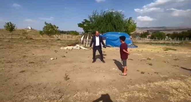 Galatasaraylı çocuk ile milletvekili arasında gülümseten diyalog