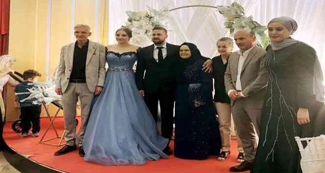 Başkan Oral, yeğenini nişanladı