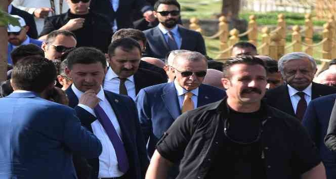 Cumhurbaşkanı Erdoğan’dan Selçuklu Mezarlığı ziyareti