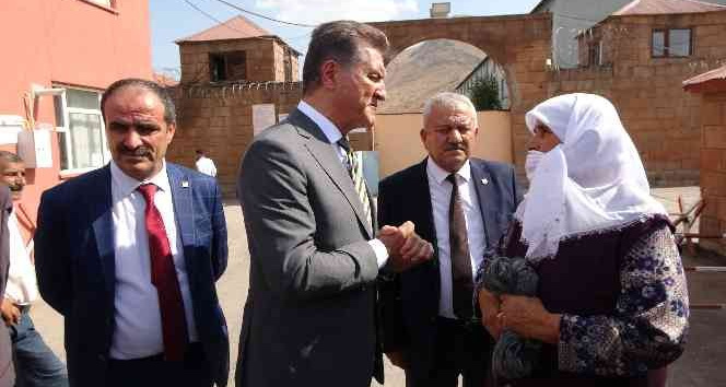 TDP Genel Başkanı Sarıgül, Muş’ta cezaevi önünden af çağrısında bulundu