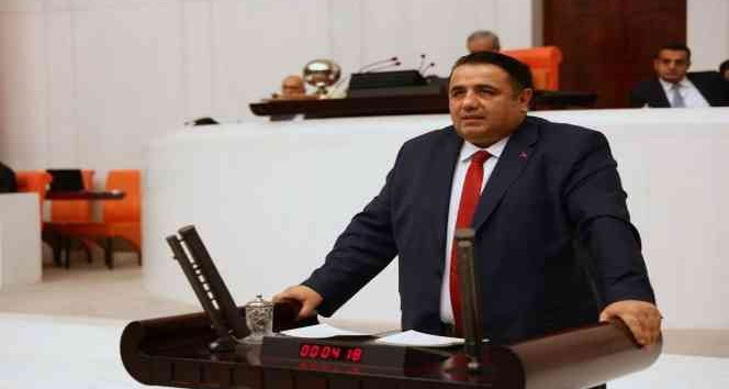 Milletvekili Kaya’dan şarkıcı Gülşen’e tepki: “Hadsizlik, olmayan boyunu aşmaktır”