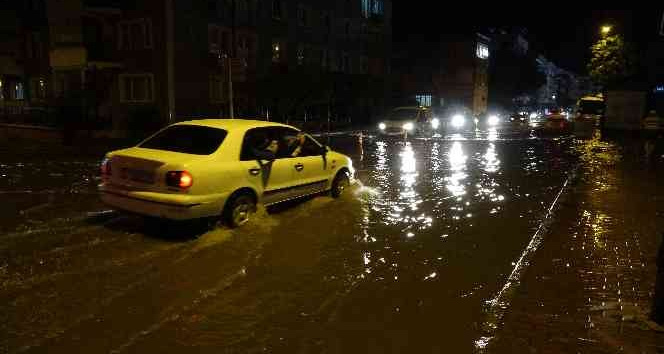Sağanak yağış Çanakkale’de hayatı olumsuz etkiledi