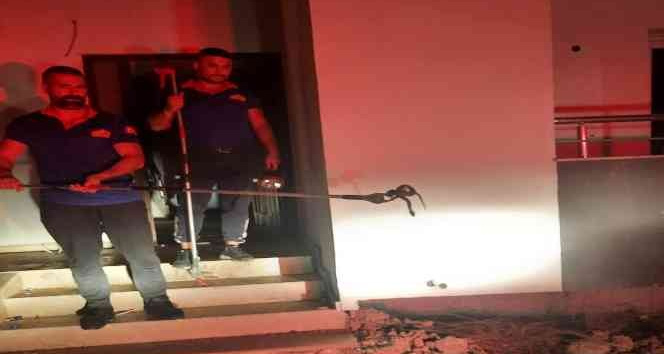 Osmaniye’de eve giren yılanı itfaiye yakaladı
