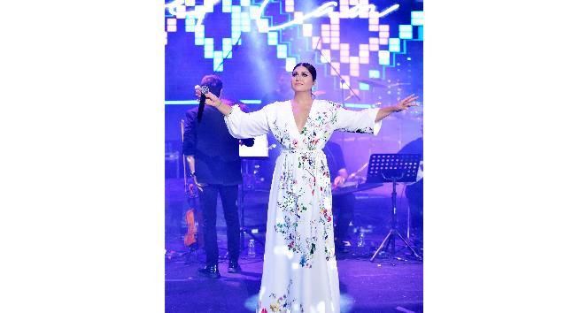 Sibel Can Bodrum’u coşturdu