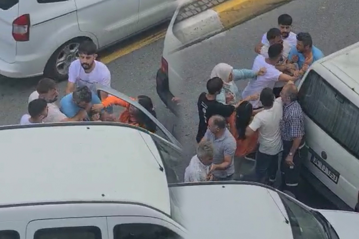 Sultanbeyli'de kaza yaptığı araç sürücüsünü darp etti