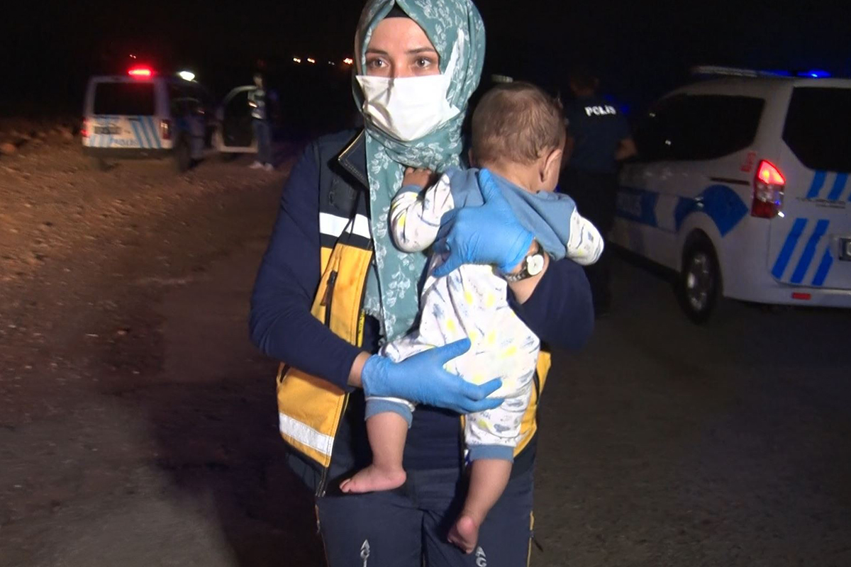 Antalya'da aşı kartıyla birlikte evin kapısına bırakılan bebeğin kimliği belli oldu