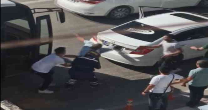 Aksaray’da şoförlerin yol verme tartışması sopalı kavgaya dönüştü