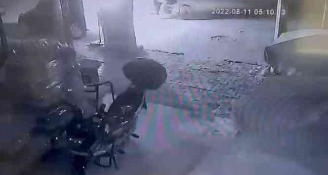 Isparta’da otomobilin kundaklanma anı güvenlik kamerasına yansıdı