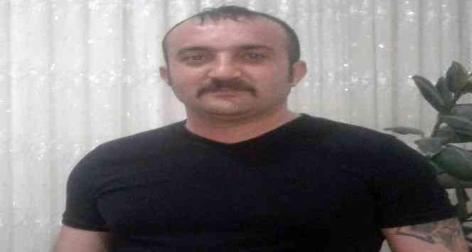 1 yıl önce ölen annesinin mezarı başında kendini astı