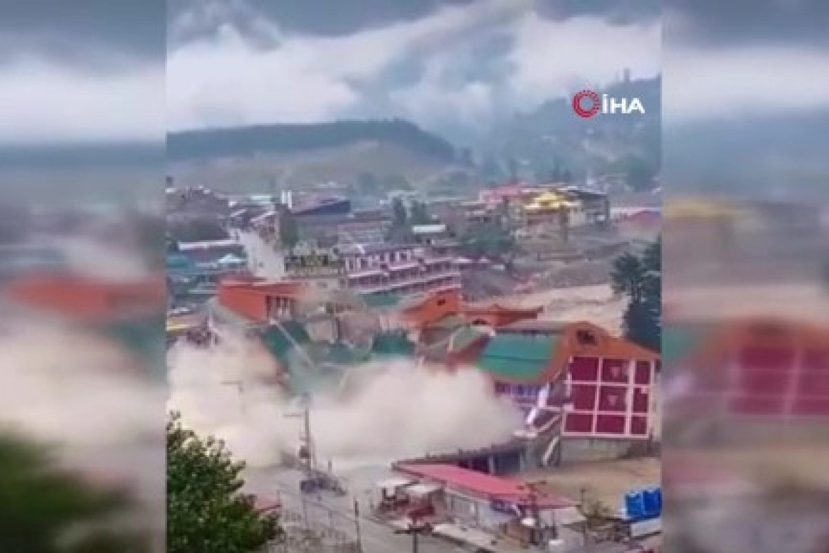 Pakistan'da sel nedeniyle acil durum ilan edildi