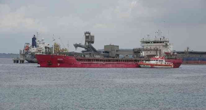 Çanakkale Boğazı’nda karaya oturan gemi yüzdürüldü