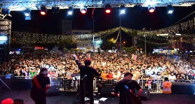 Karacabey’de Yusuf Güney ile ‘Zafer Bayramı’ coşkusu