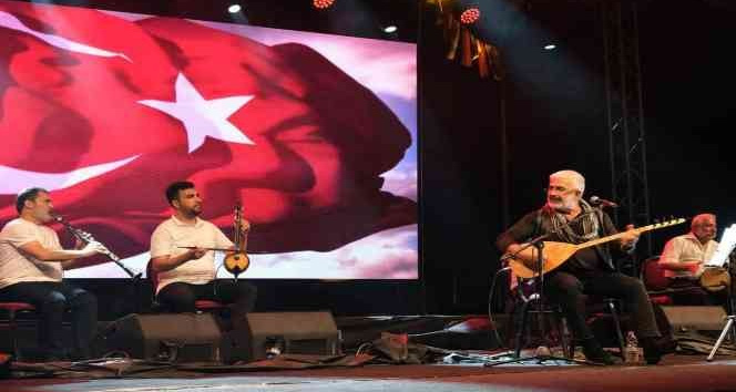 Dumlupınar’da Esat Kabaklı konseri