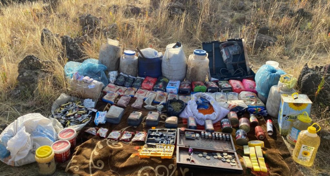 Vanda PKK terör örgütüne ait sığınakta bomba yapımında kullanılan malzeme ele geçirildi