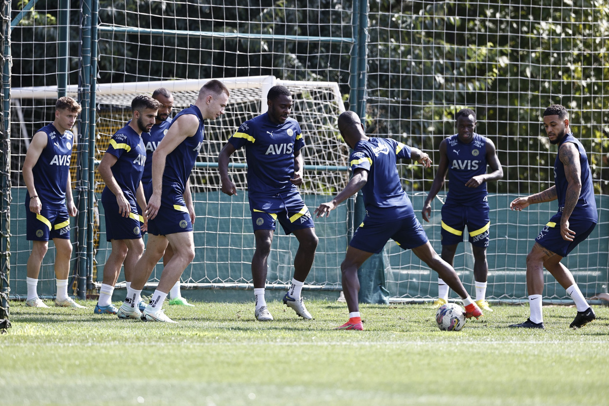 Fenerbahçe'nin Konyaspor maçı kamp kadrosu belli oldu