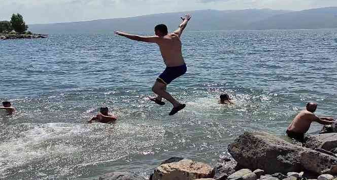 Akdeniz sahilleri değil, Çıldır Gölü