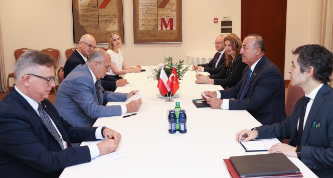 Dışişleri Bakanı Çavuşoğlu, Polonya Dışişleri Bakanı Rau ile bir araya geldi