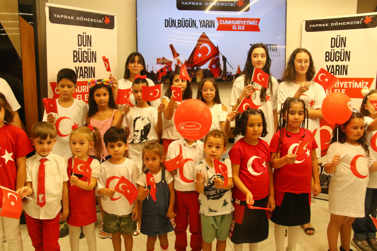 Gazi ve çocuklar 30 Ağustos’u coşkuyla kutladı