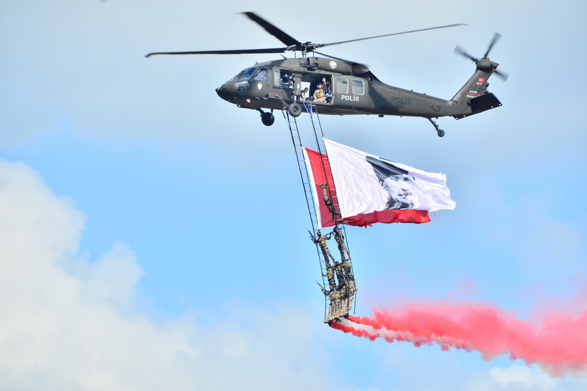 Türkiye'nin gurur kaynağı hava araçlarından geçiş töreni