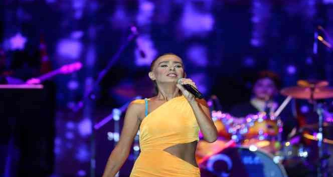 Yıldız Tilbe geldi, Kocaeli’de hayat durdu