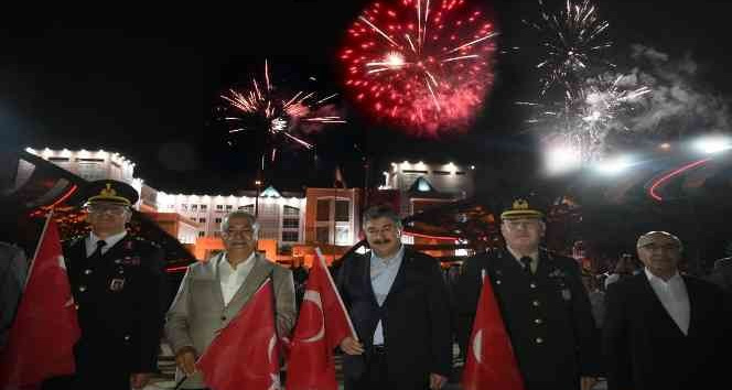 30 Ağustos Zafer Bayramı’nın 100. yılında Osmaniye’de fener alayı düzenlendi