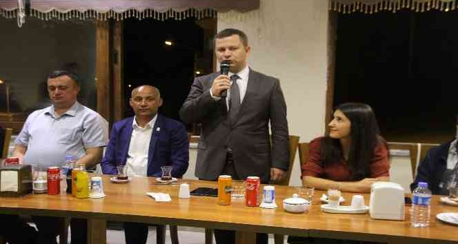 Kaymakam Demirer onuruna veda yemeği