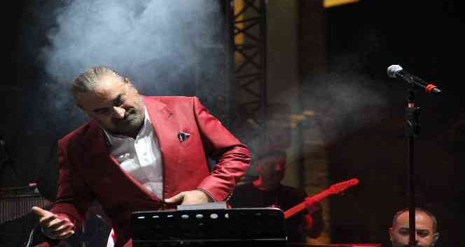 Volkan Konak hem coştu hem coşturdu