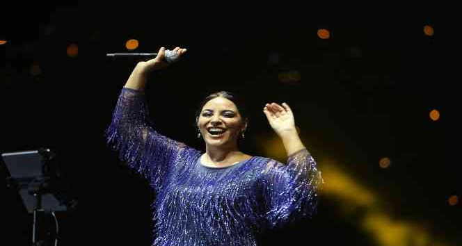 Zara, 30 Ağustos Zafer Bayramı’nda Kaş’ta konser verdi