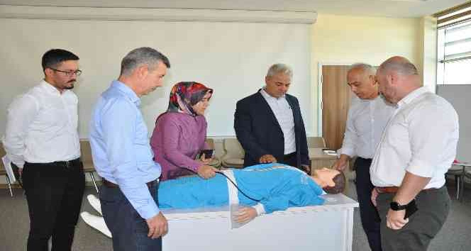 İl Sağlık Müdürlüğüne alınan simülasyon maketlerini incelendi