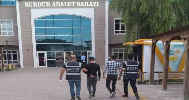 Vakıf binasından elektronik eşya çalan 2 şüpheli tutuklandı