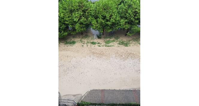 Bursa’da yıldırım düştü, fırtınayla birlikte terminalin çatısı çöktü